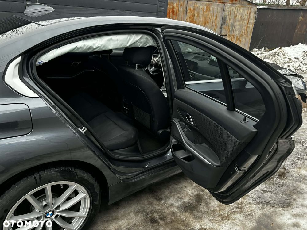 BMW Seria 3 318d Edition Luxury Line Purity - 26