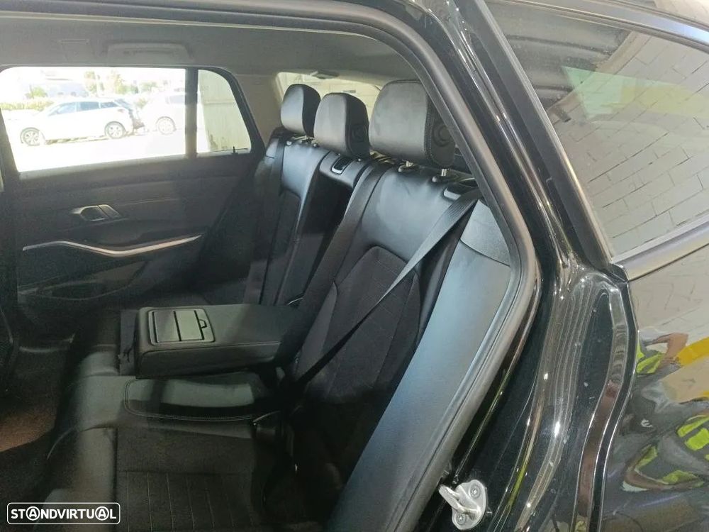 BMW 320 d Touring Auto - 9