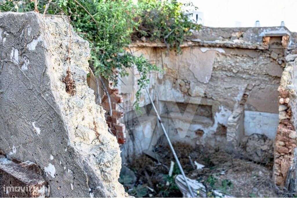 APARTAMENTO EM RUINA NA PRAIA DE CARVOEIRO - LAGOA- ALGARVE O INVESTIM - Grande imagem: 3/25