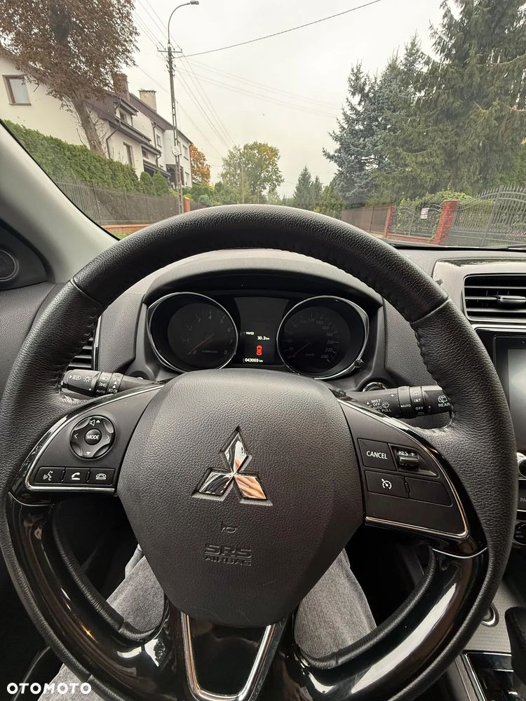 Mitsubishi ASX - 10