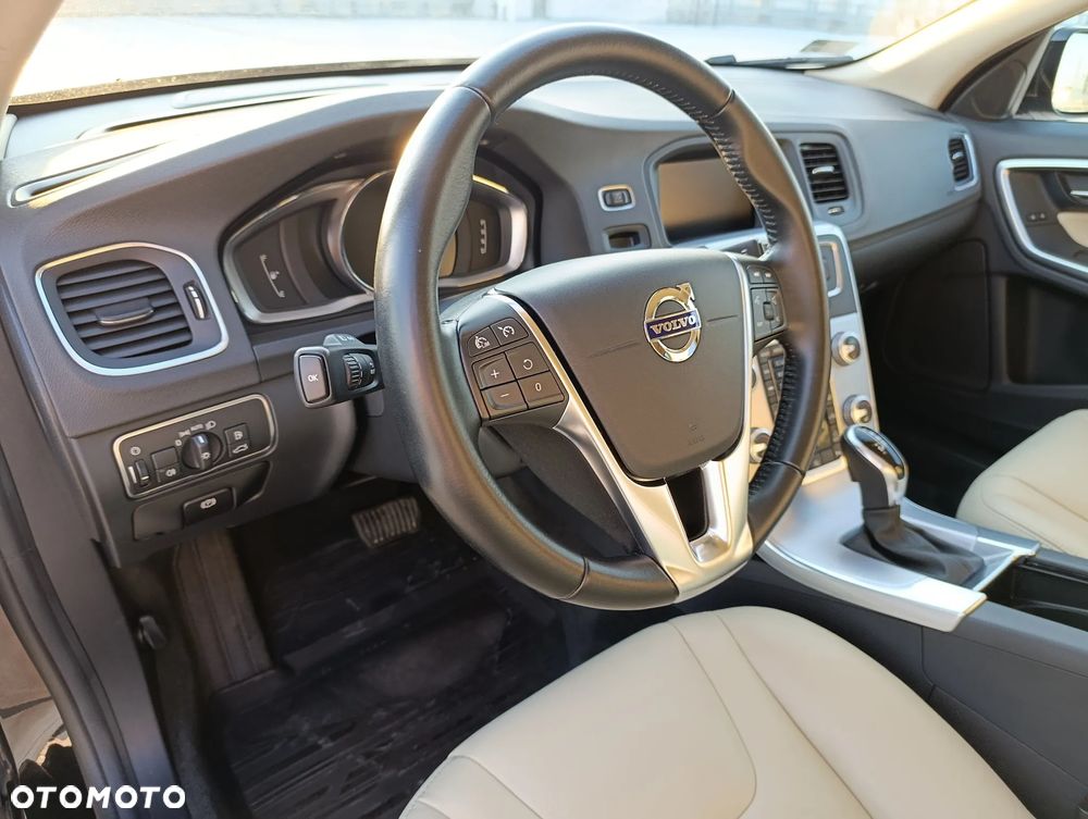 Volvo V60 Cross Country T5 AWD Summum - 12