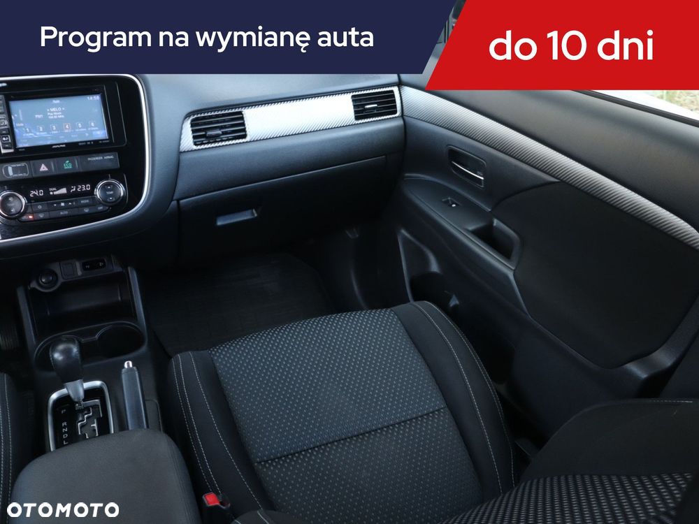 Mitsubishi Outlander - 10