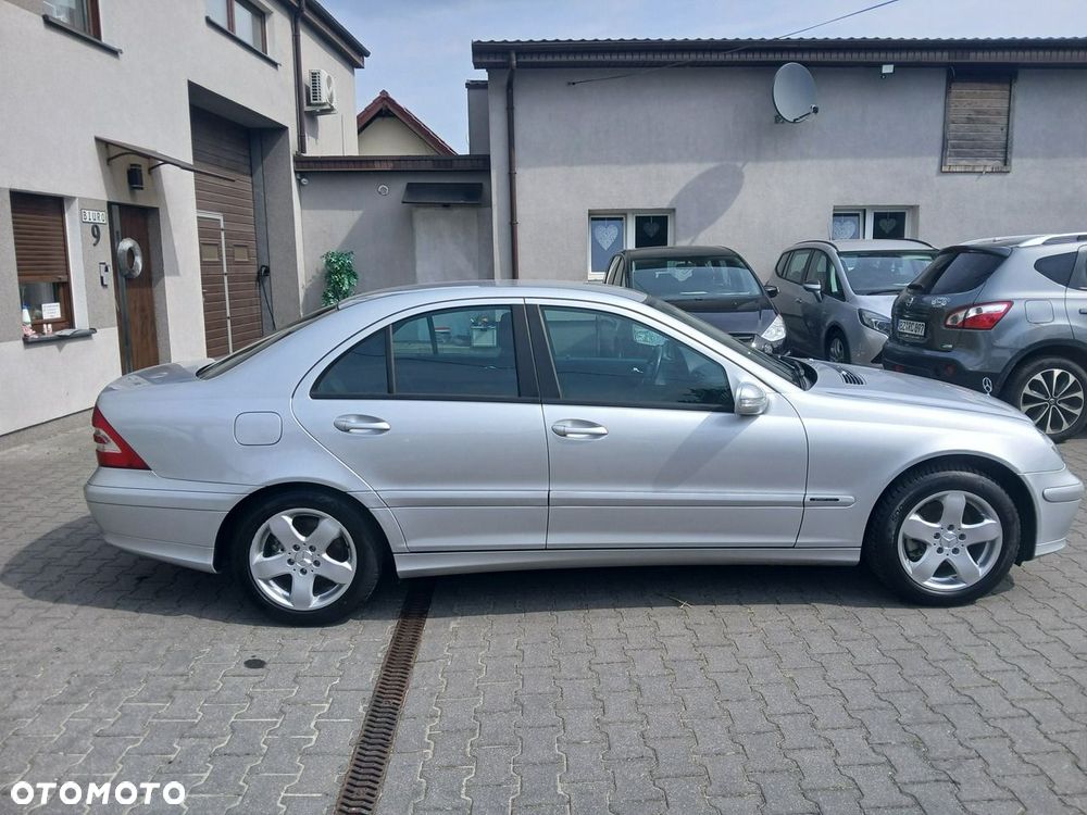 Mercedes-Benz Klasa C 180 Kompressor Automatik Classic Sport Edition - 8