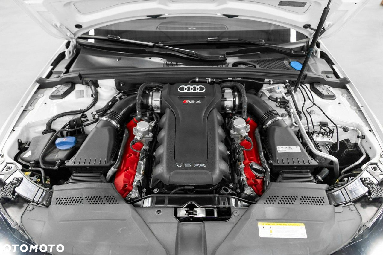 Audi RS4 Avant S tronic - 16