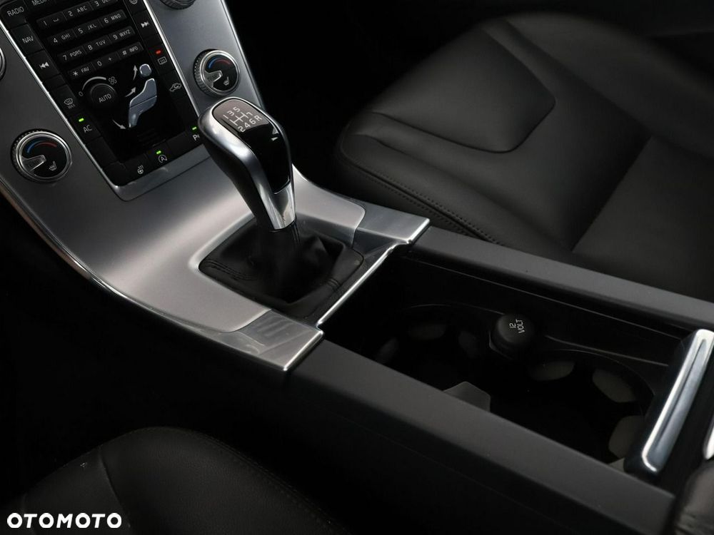 Volvo V60 D2 Summum - 29