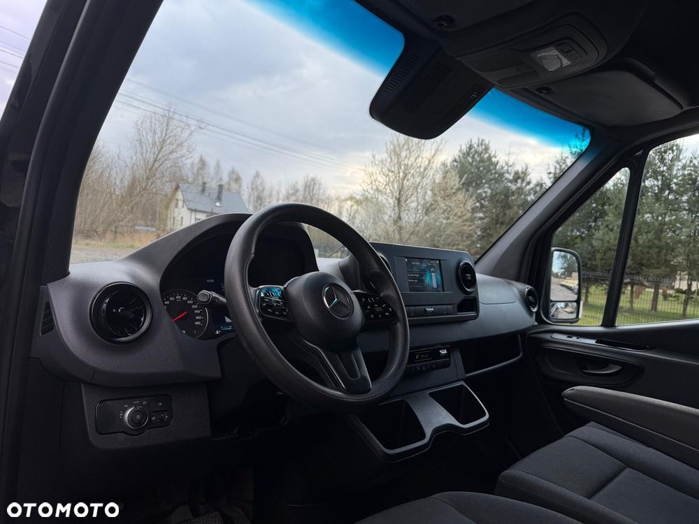 Mercedes-Benz Sprinter - 12