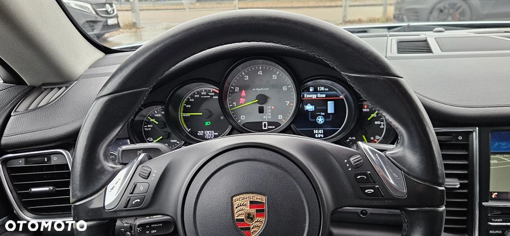 Porsche Panamera - 30