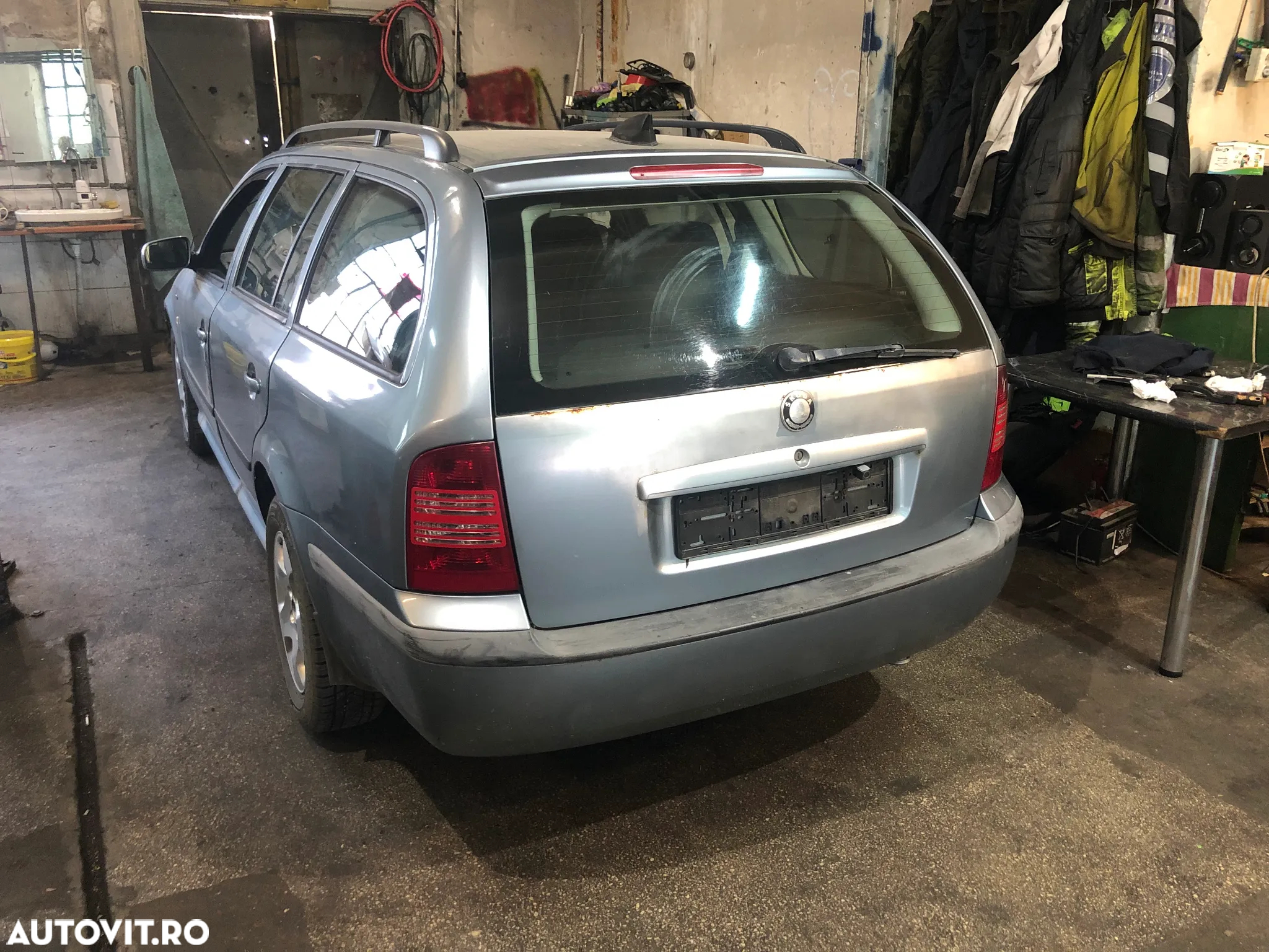 Dezmembrez Skoda Octavia 1 break 2002 gri bleo 1.6 SR benzina - 4