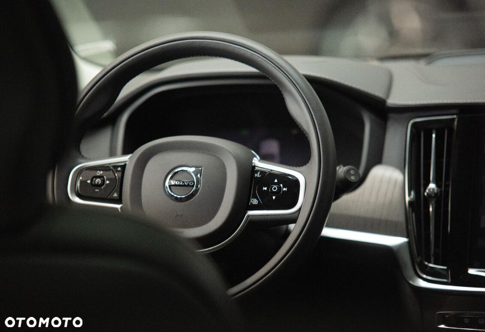 Volvo V90 Cross Country - 14