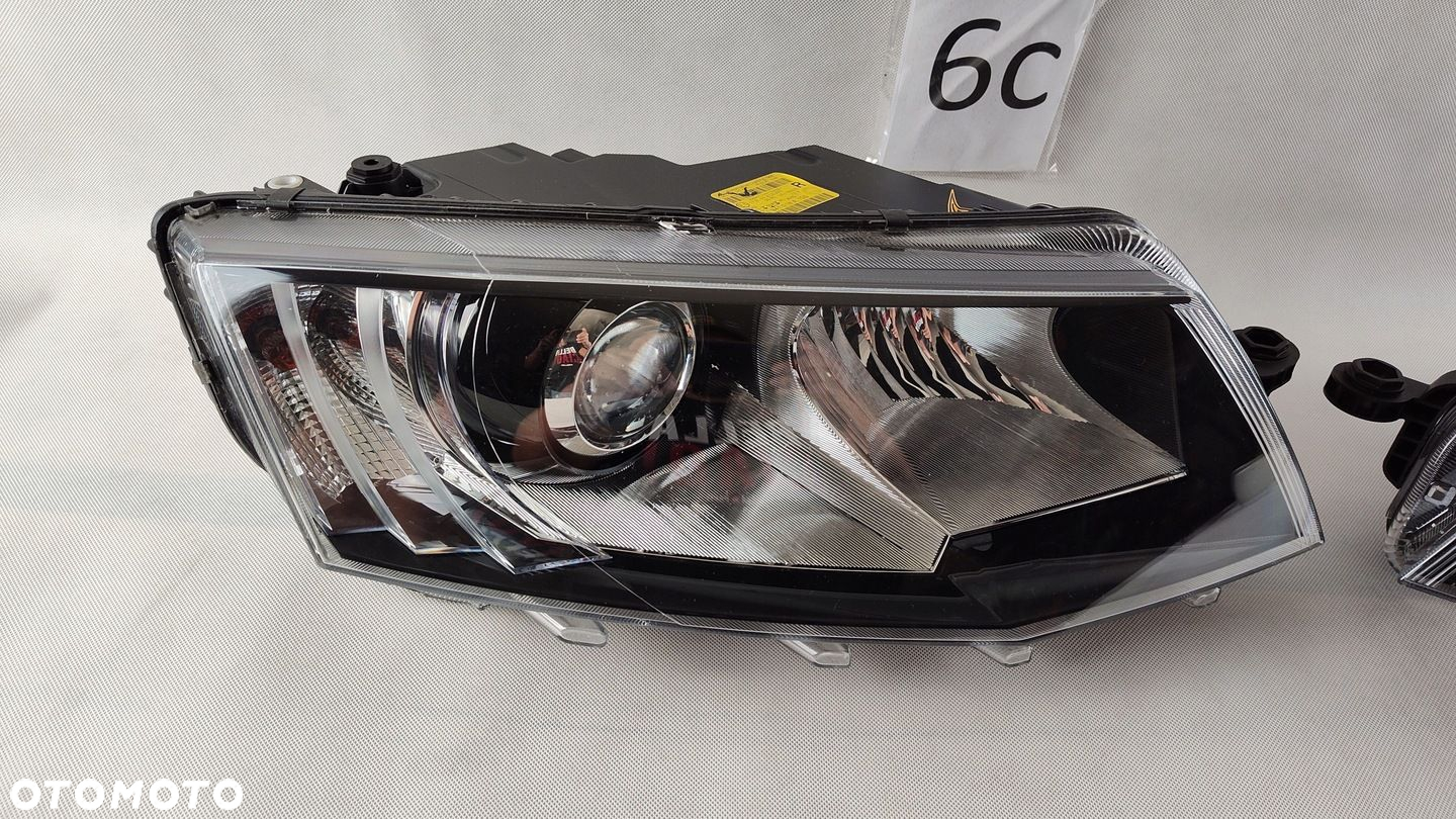 SKODA OCTAVIA III XENON LEWY PRAWY REFLEKTOR 5E1 - 8