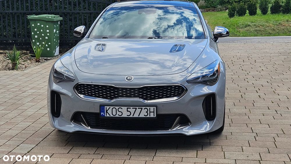 Kia Stinger - 1