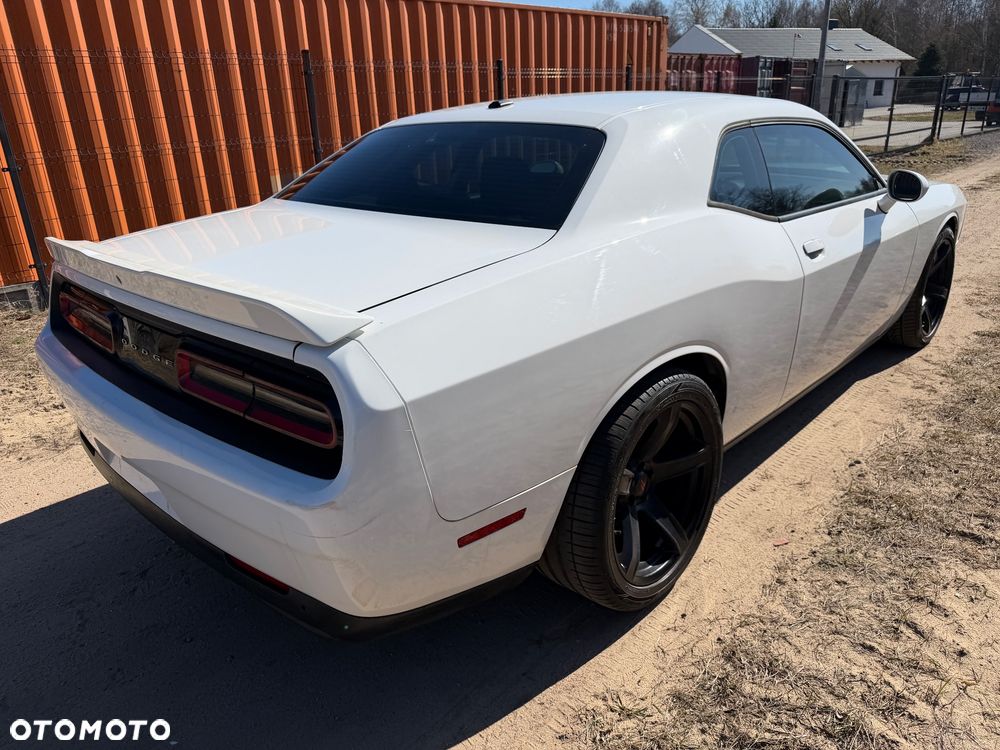 Dodge Challenger - 2