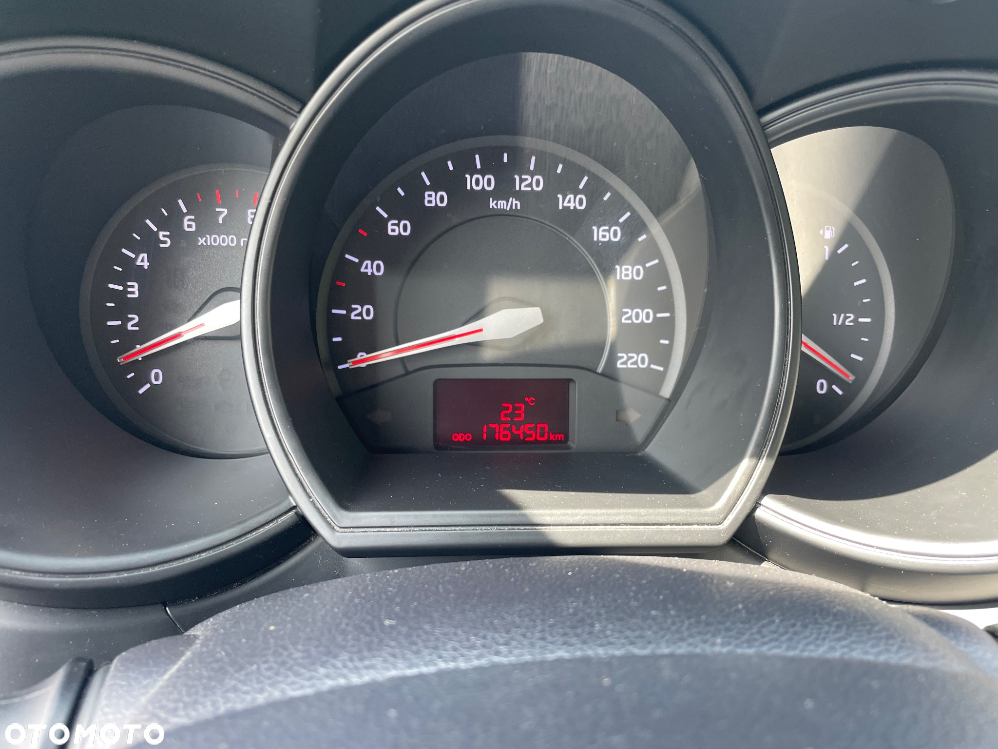 Kia Rio 1.4 L - 12