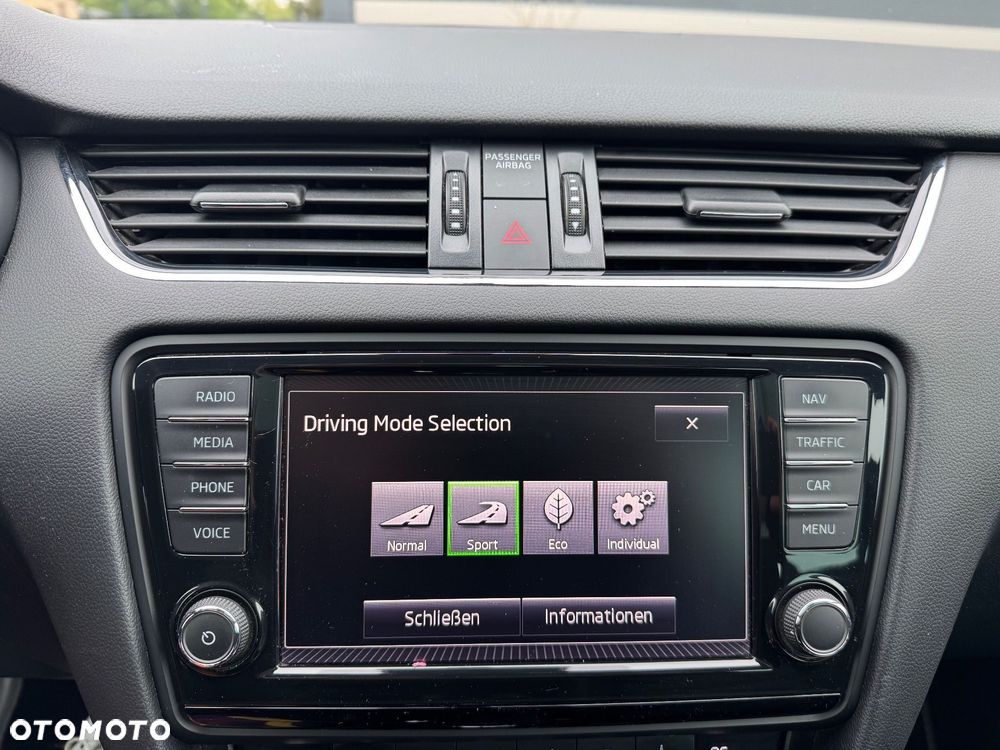 Skoda Octavia 2.0 TDI DSG RS - 24