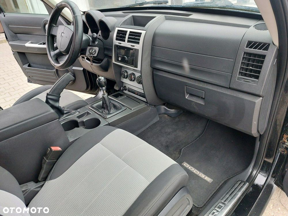 Dodge Nitro - 10