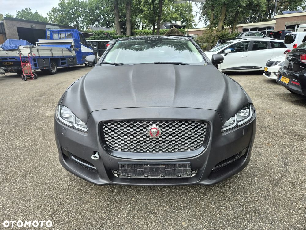 Jaguar XJ - 10