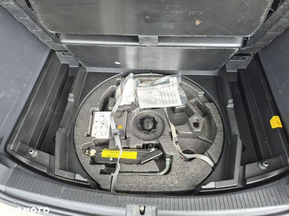 Volkswagen Touran - 27