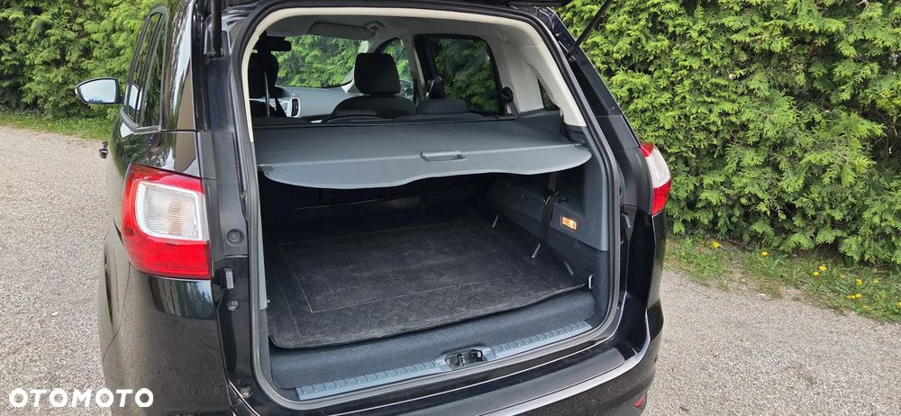 Ford Grand C-MAX - 35