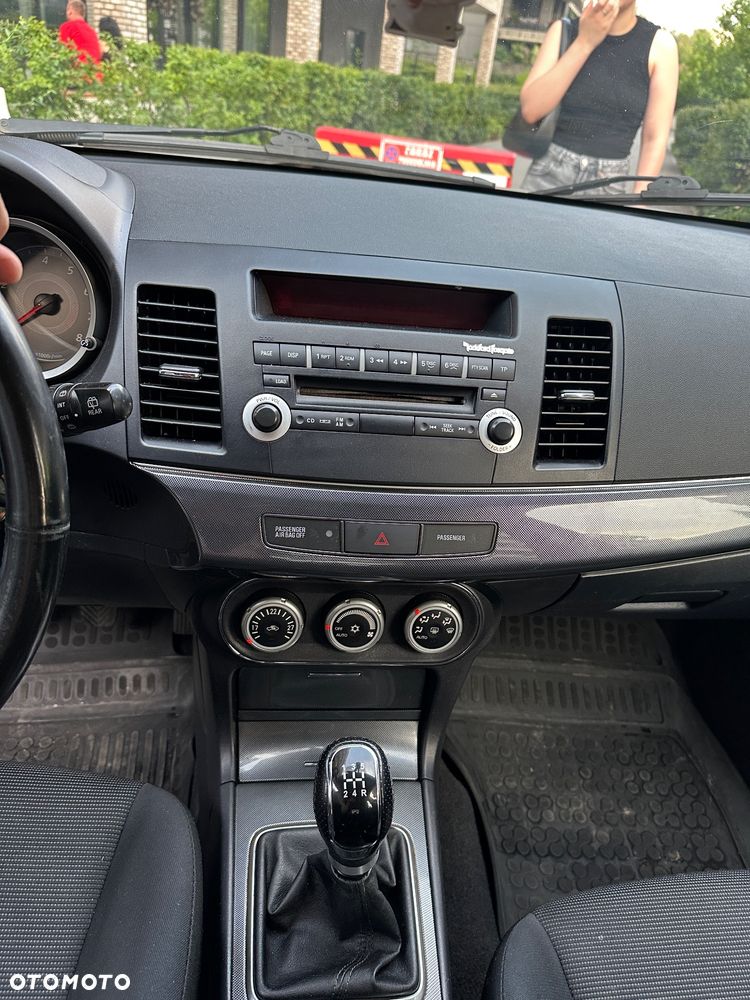 Mitsubishi Lancer 1.8 Intense - 12