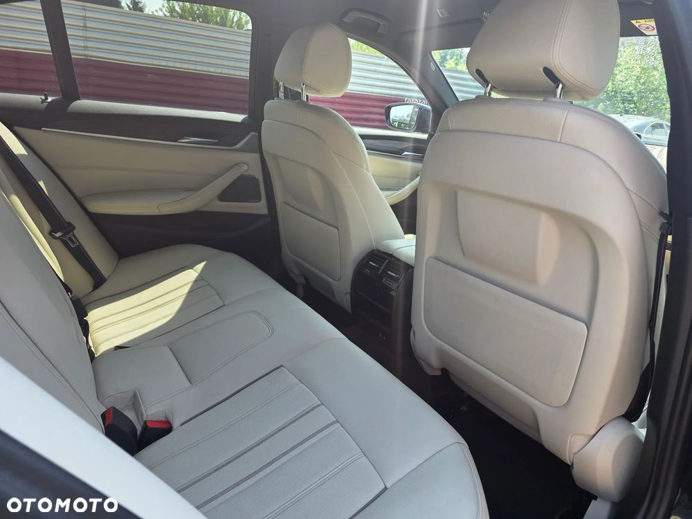 BMW Seria 5 530i xDrive mHEV M Sport sport - 17