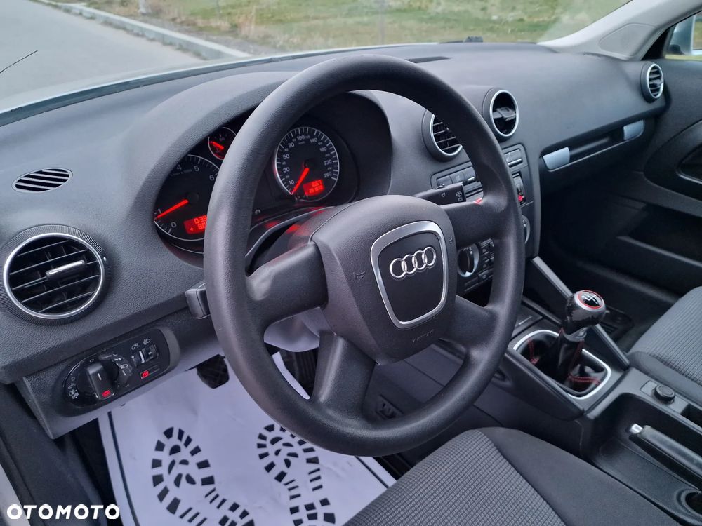 Audi A3 3-drzwiowe 1.6 Ambition - 14