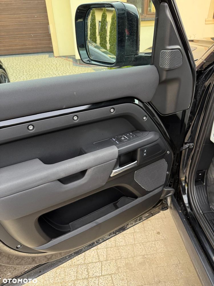 Land Rover Defender - 10