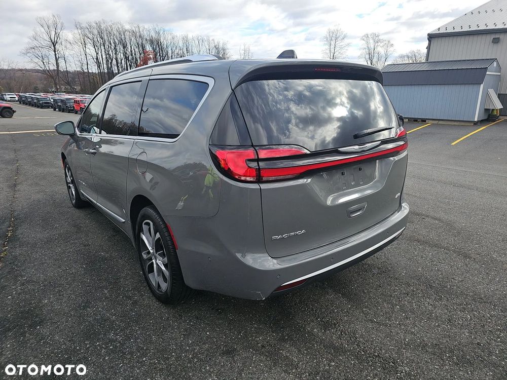 Chrysler Pacifica - 5