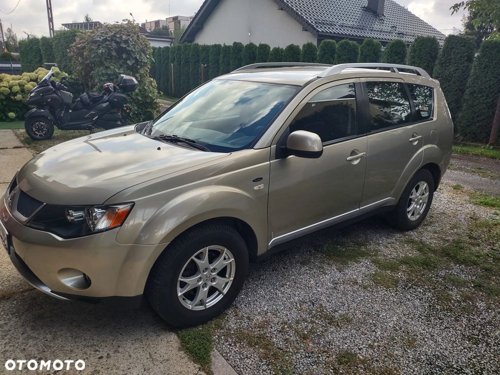 Mitsubishi Outlander 2.0 DID Instyle NAVI - 1