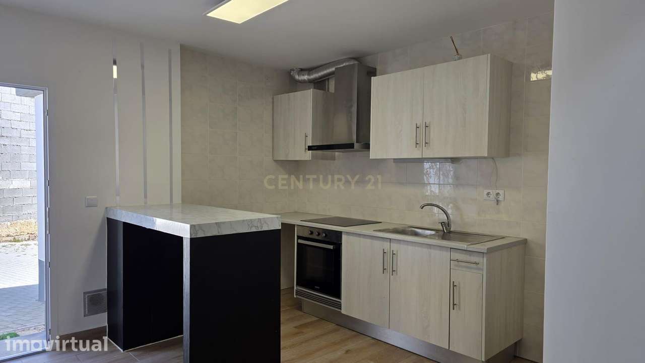 Moradia T-2, renovada com Jardim e Garagem, para arrendamento, em Albe - Grande imagem: 5/36