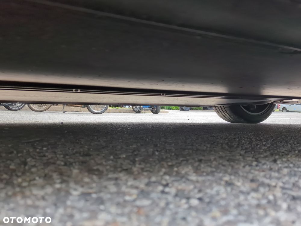 Tesla Model Y - 20