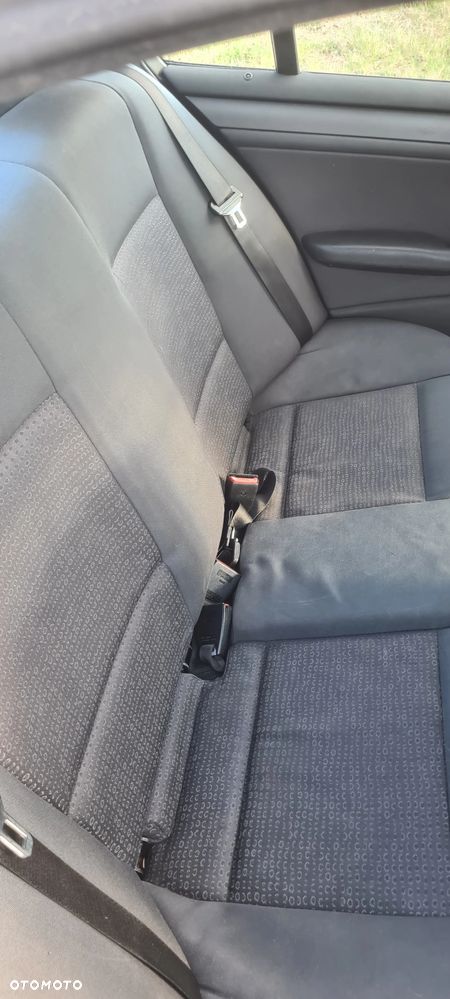 BMW Seria 3 318i - 9