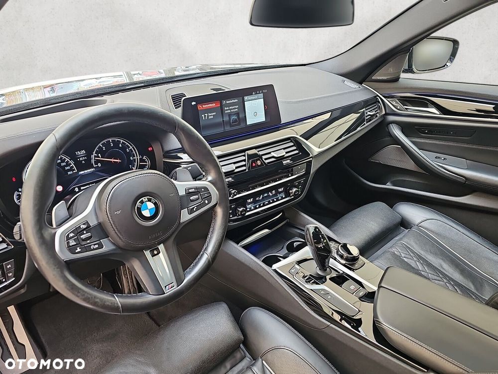 BMW Seria 5 M550i xDrive - 11