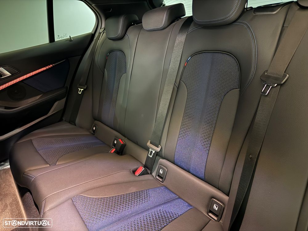 BMW 116 d Pack Desportivo M - 14