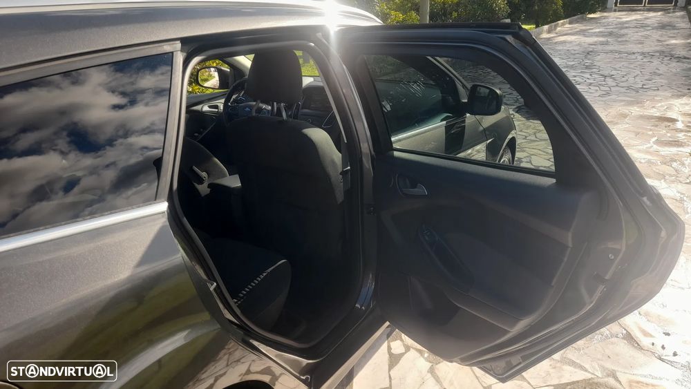 Ford Focus SW 1.0 SCTi Titanium - 39