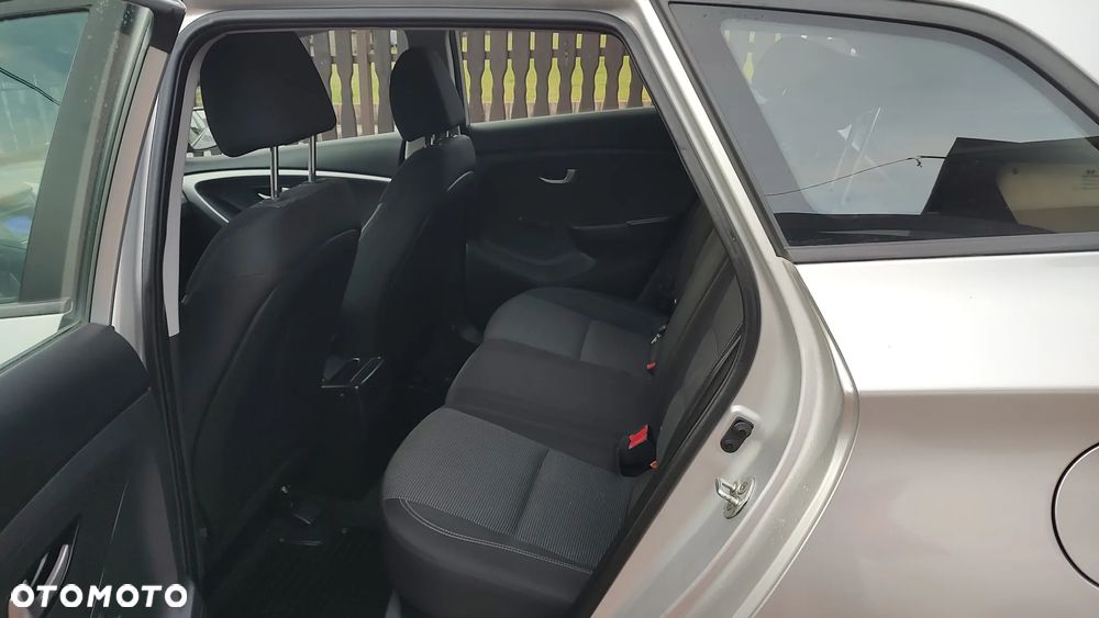 Hyundai i30 1.6 Classic + - 9