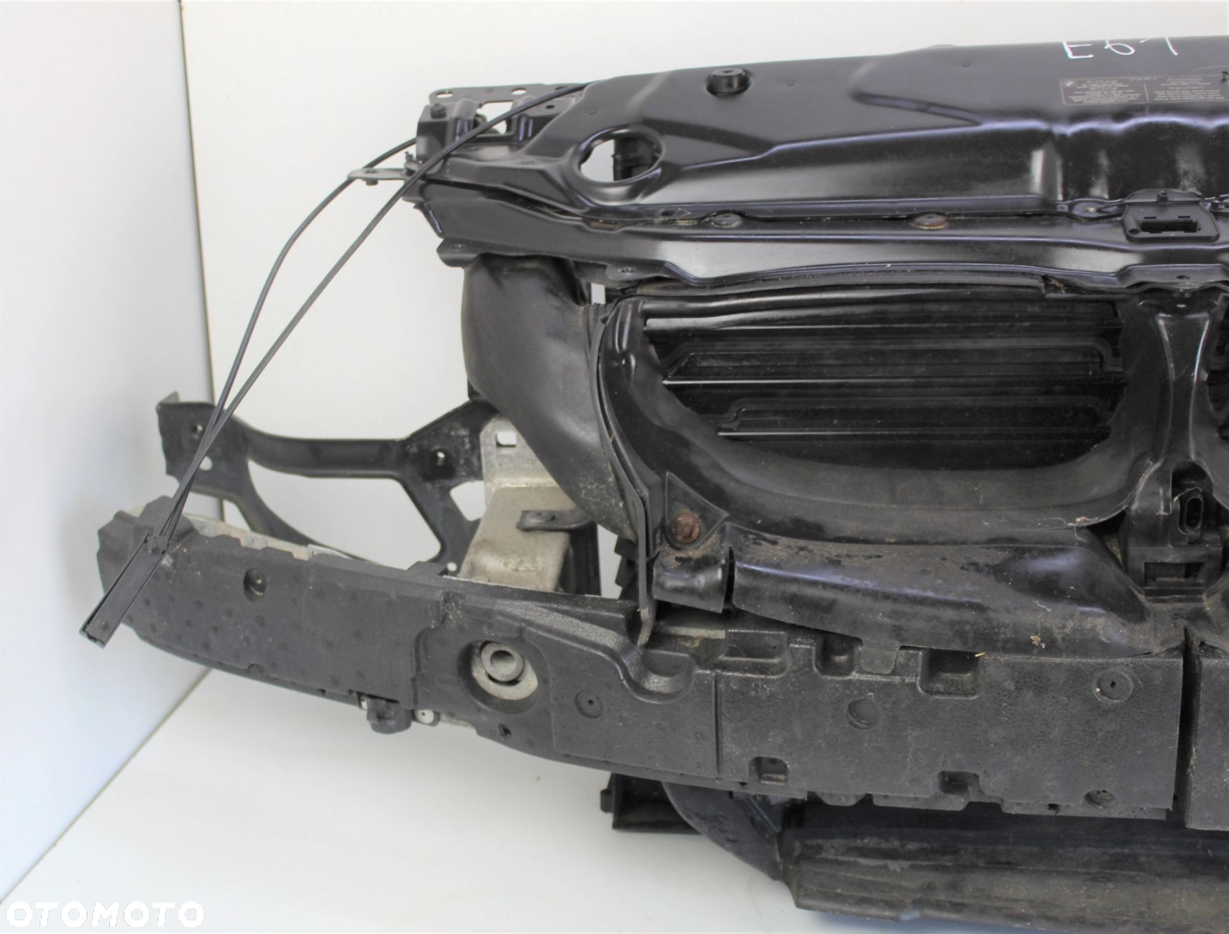 PAS PRZEDNI BELKA CHŁODNICE BMW E60 E61 2.5B 3.0B - 2
