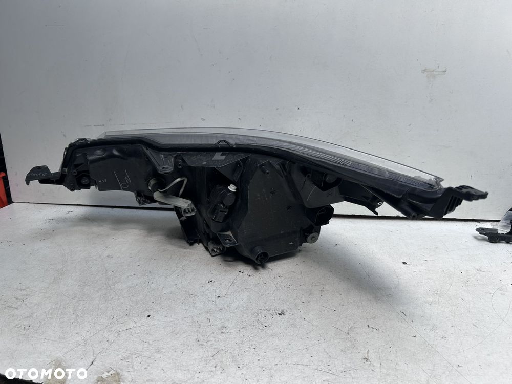 Reflektor prawy Toyota Avensis T27 lift Full LED KOITO0538 - 2