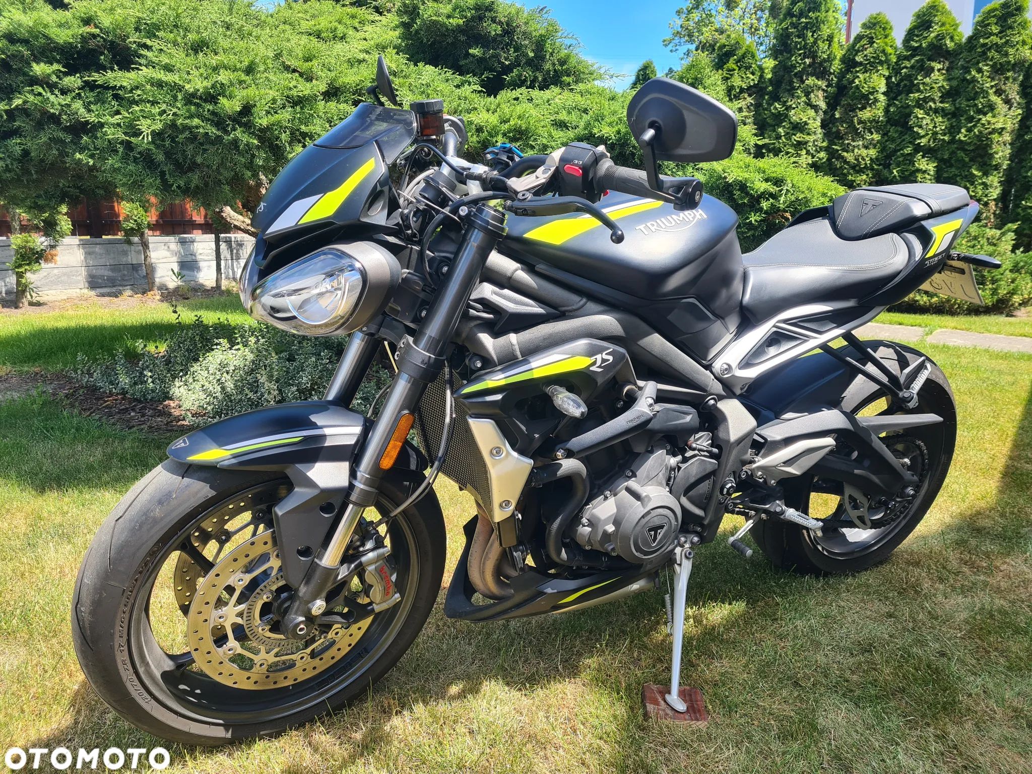 Triumph Street Triple - 1