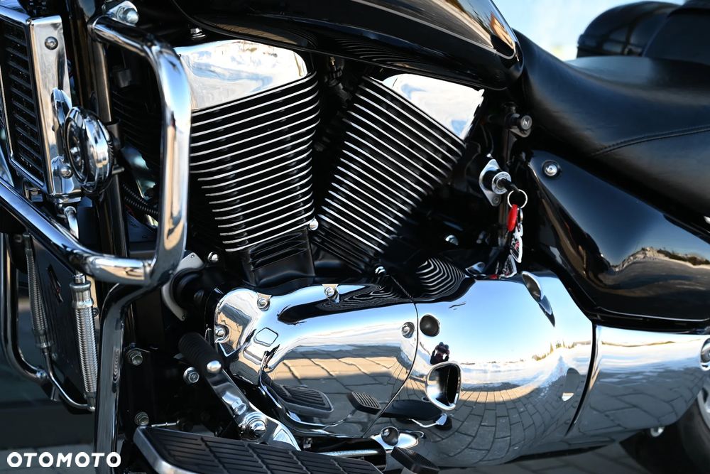 Suzuki Intruder - 10