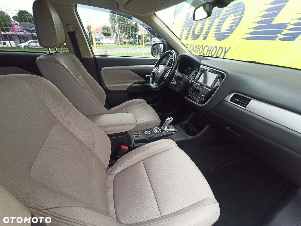 Mitsubishi Outlander - 13