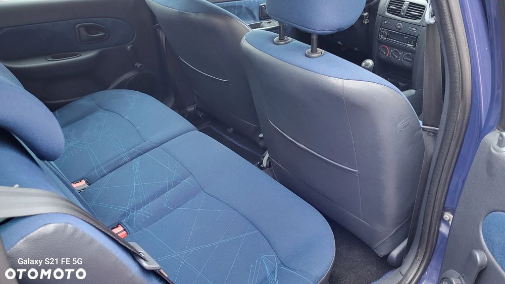 Renault Clio 1.2 16V Confort Authentique - 6