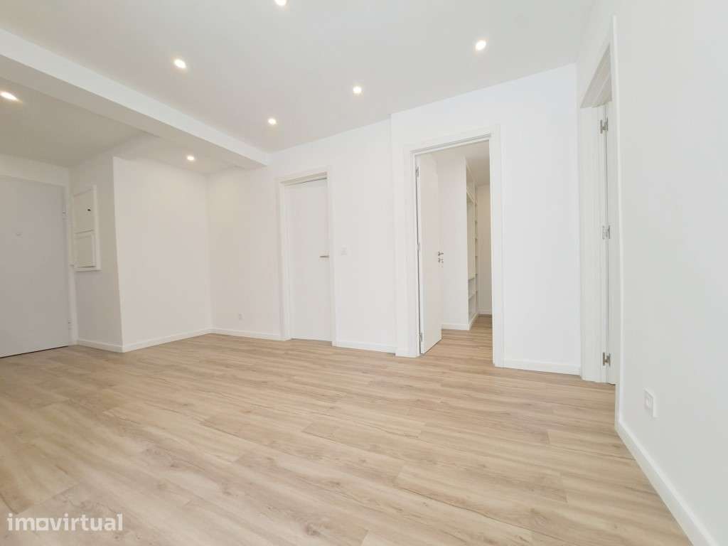 Apartamento T2 para venda em Amadora - Lisboa - Grande imagem: 2/35