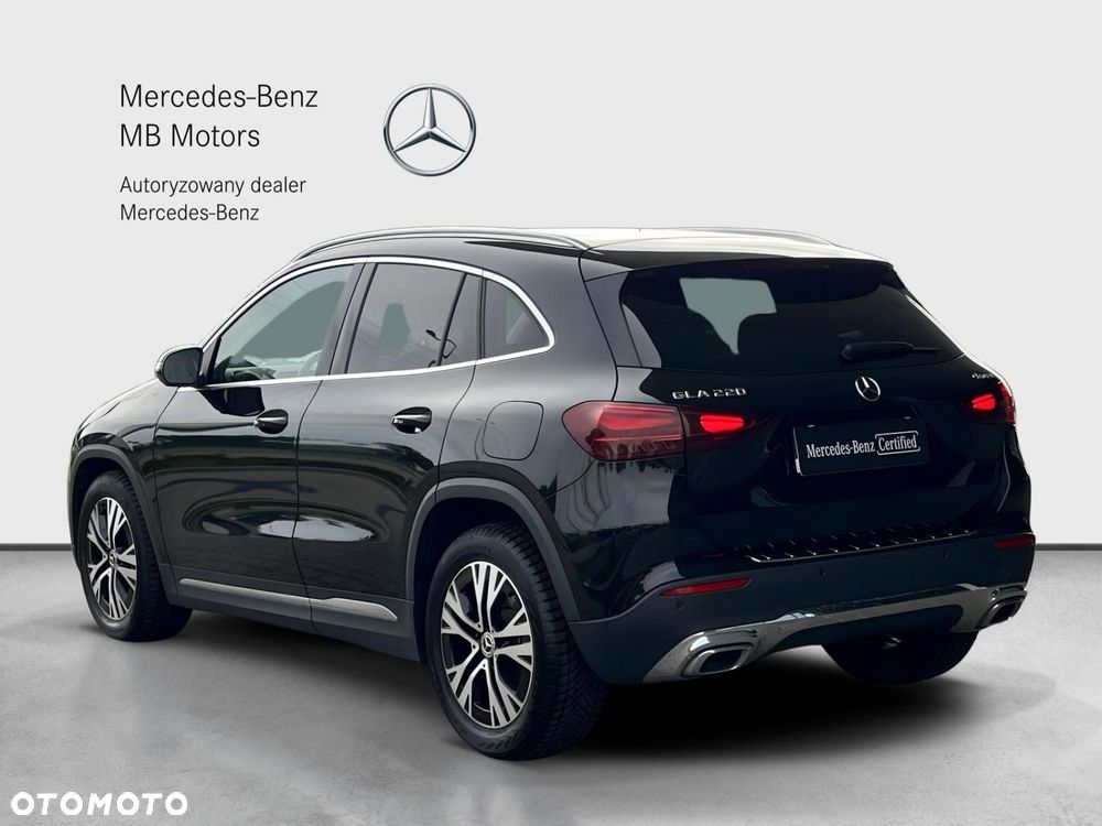 Mercedes-Benz GLA - 4