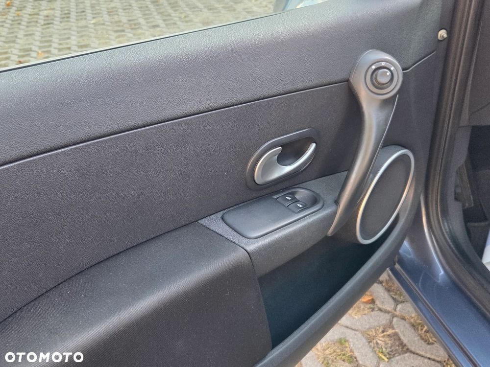 Renault Clio - 22
