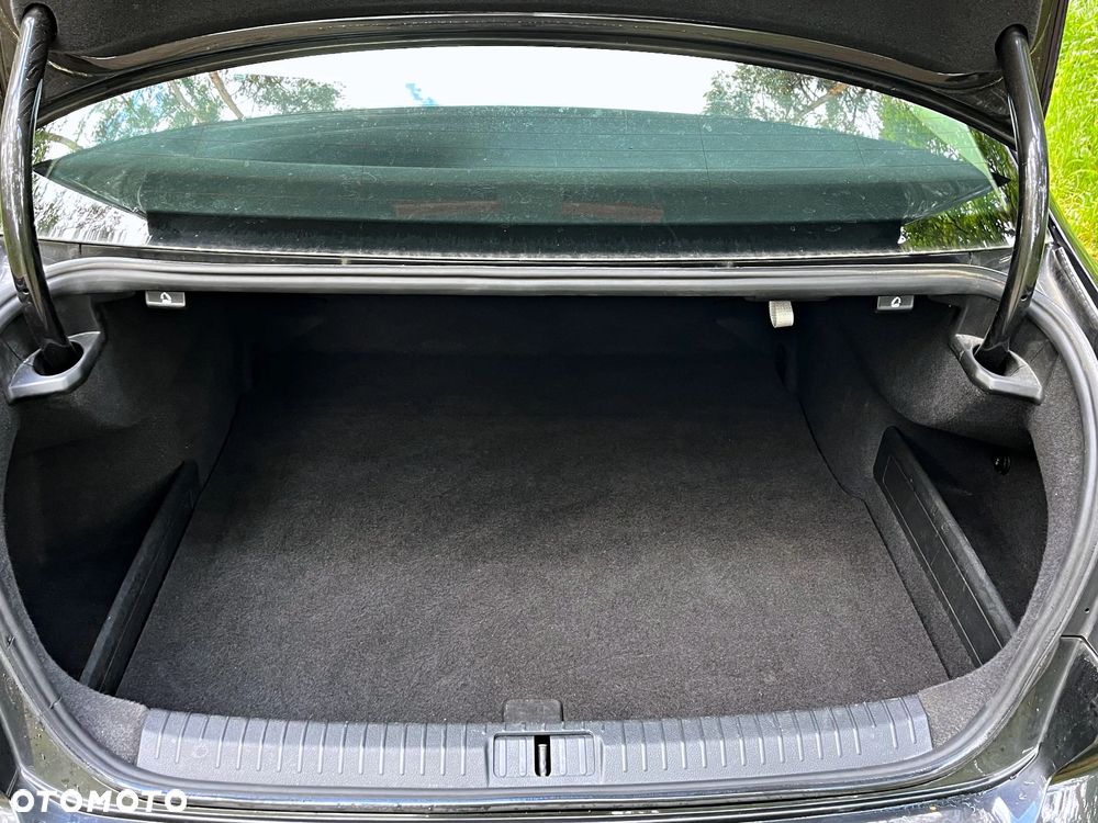 Volkswagen Passat - 17