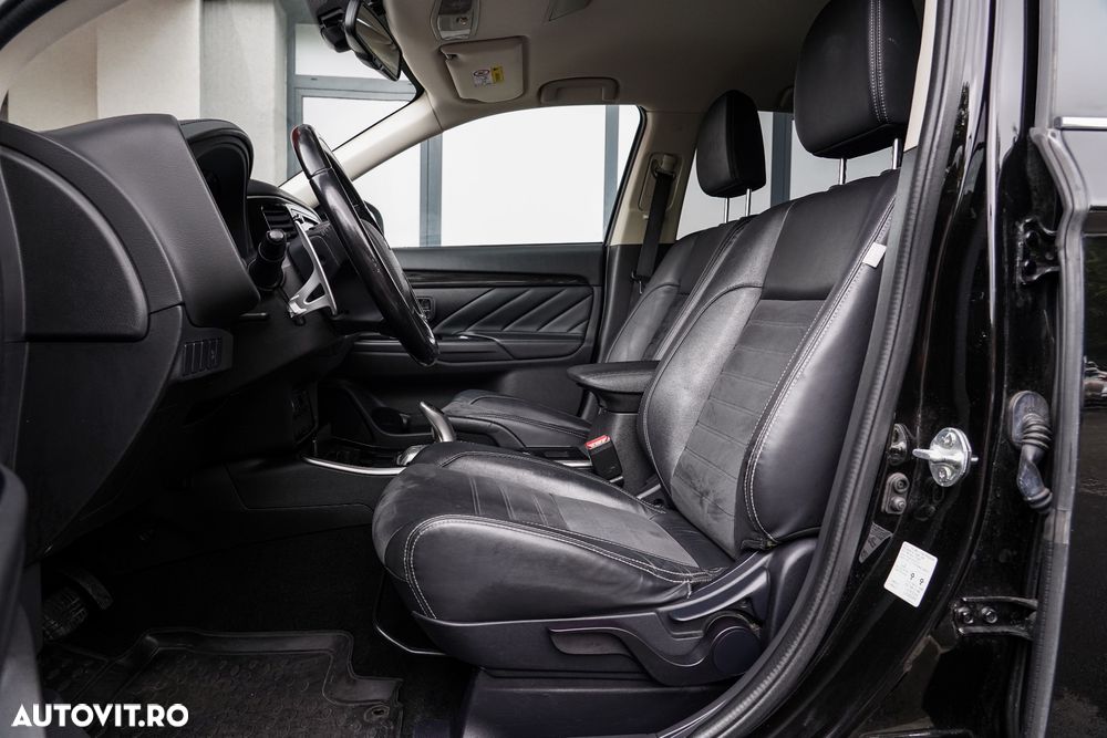 Mitsubishi Outlander 2.0 4WD Plug-In Hybrid - 21