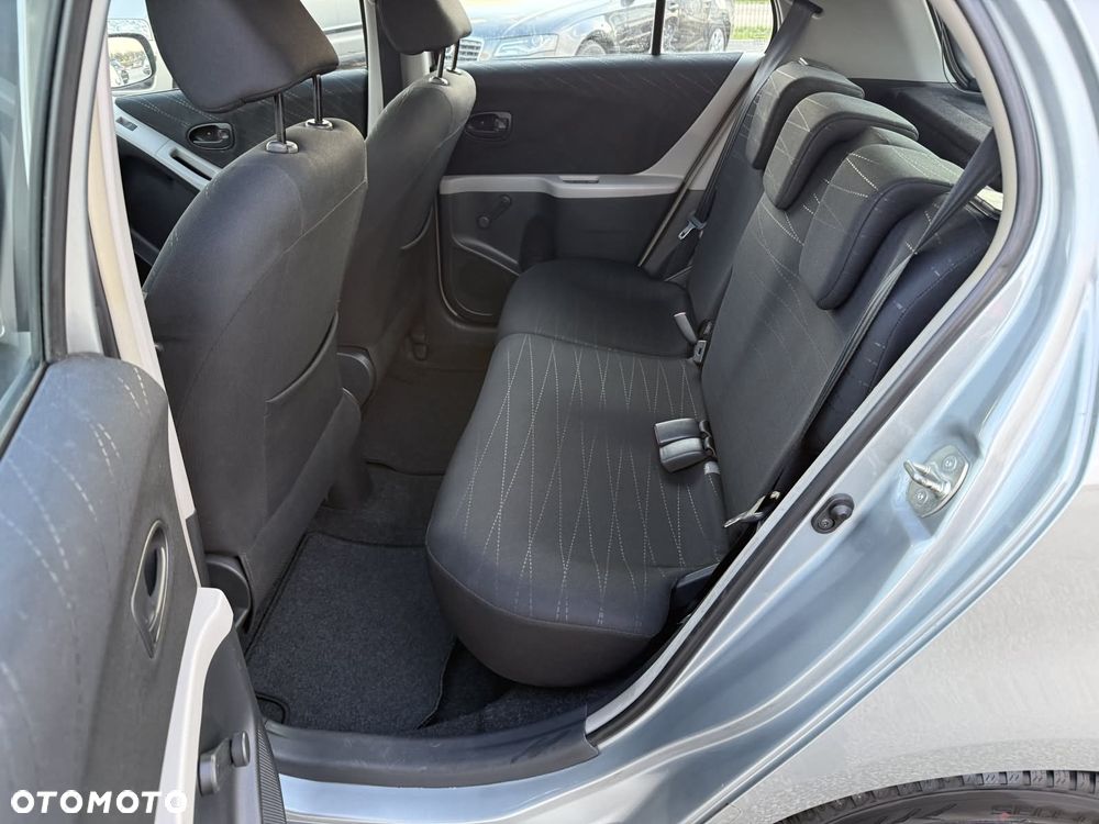 Toyota Yaris 1.3 VVT-i Sol - 18