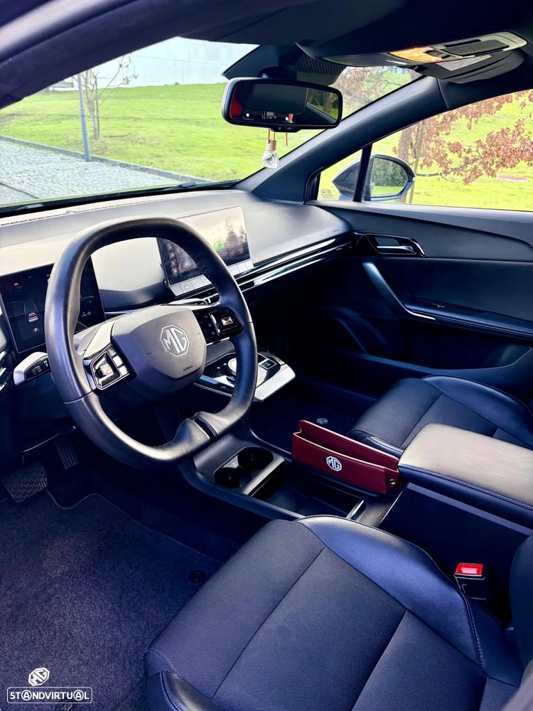 MG MG4 64 kWh Luxury - 8