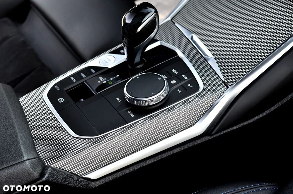 BMW Seria 3 330e M Sport sport - 36
