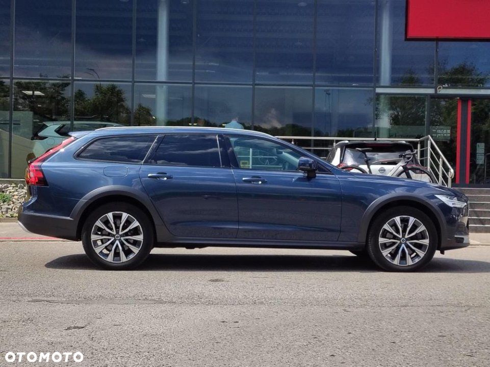 Volvo V90 Cross Country - 4